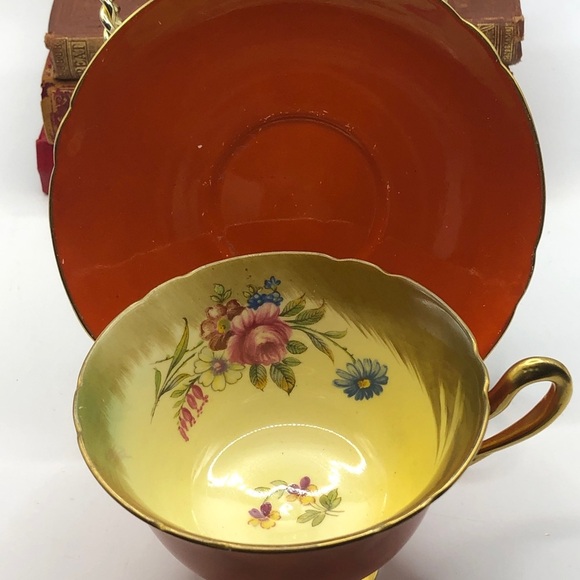 1945-1966 Shelley Fine Bone China Teacup & Saucer, Pedestal, Orange - Picture 8 of 10